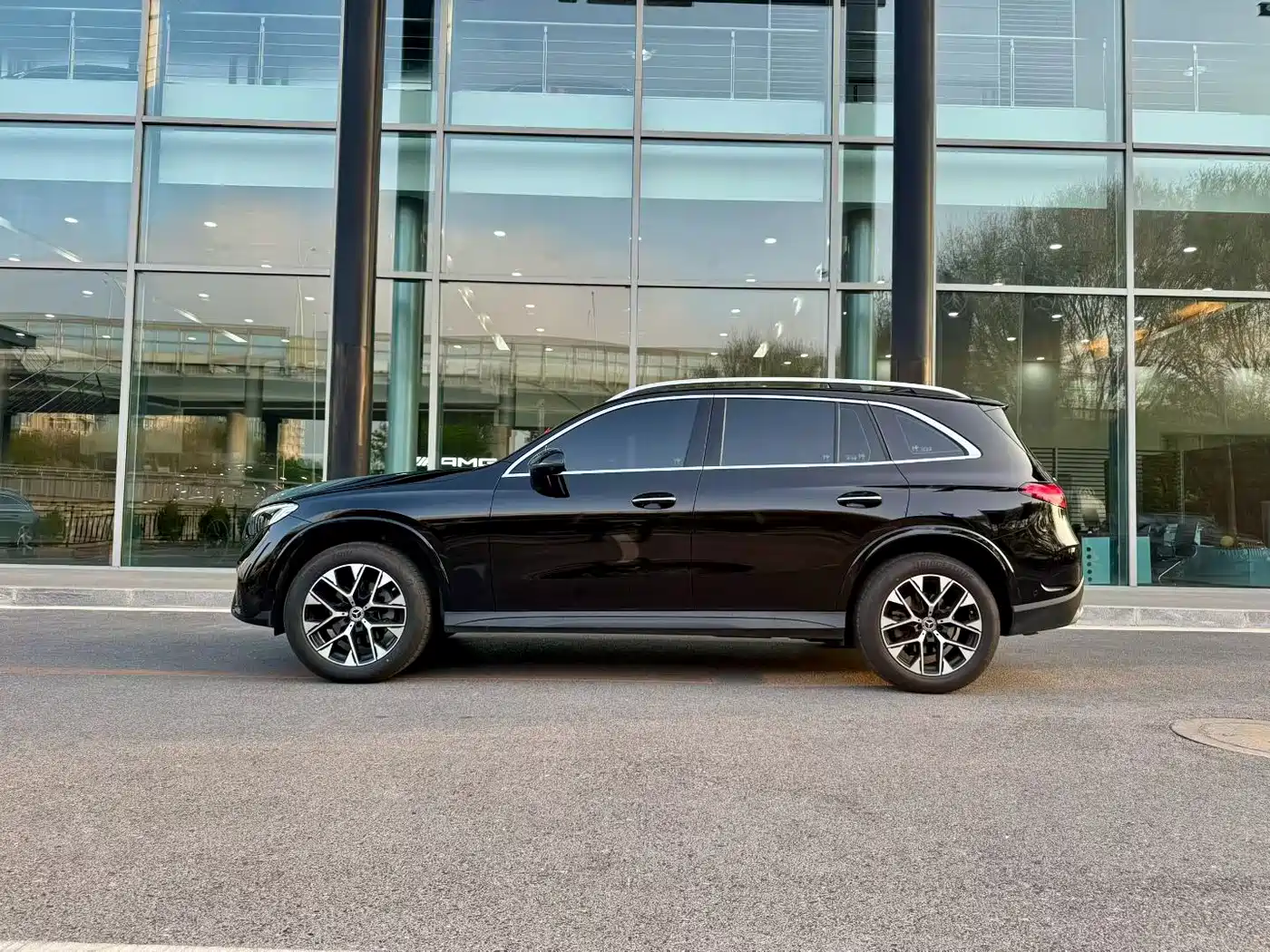 Mercedes-Benz GLC 2023 Facelift GLC 260 L 4MATIC Luxury 5-Seater фото 2