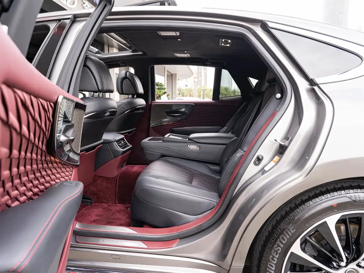 Lexus LS 2021 500h Executive Edition фото 10