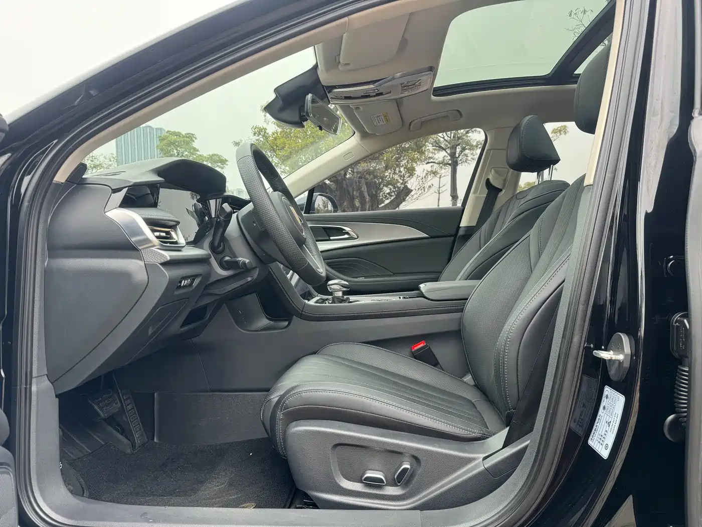 Hongqi H5 2024 1.5T DCT Smart Connect Flag Rhythm Edition фото 4