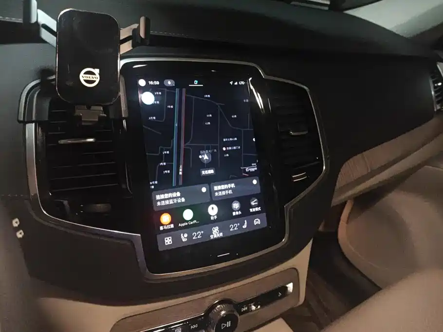 Фото 13 - Volvo XC90