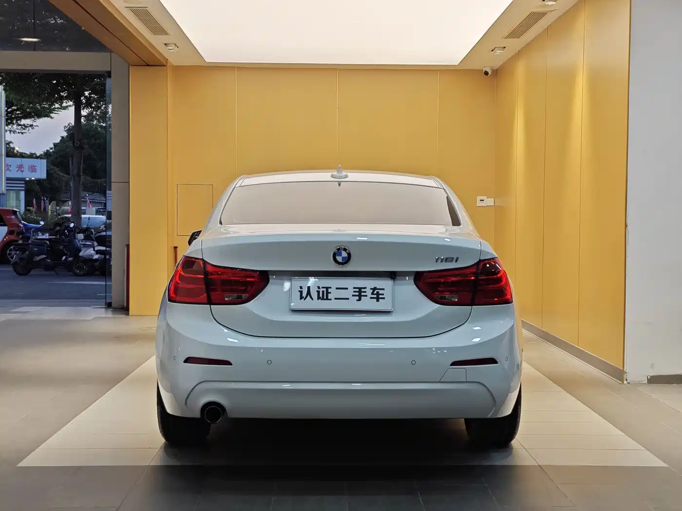 BMW 1 Series 2018 118i Fashion Edition фото 28
