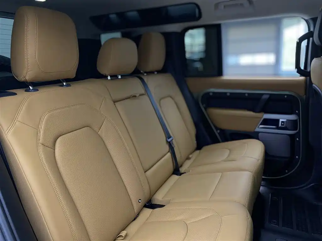 Land Rover Defender 2024 110 3.0T P400 Dark Special Edition фото 10