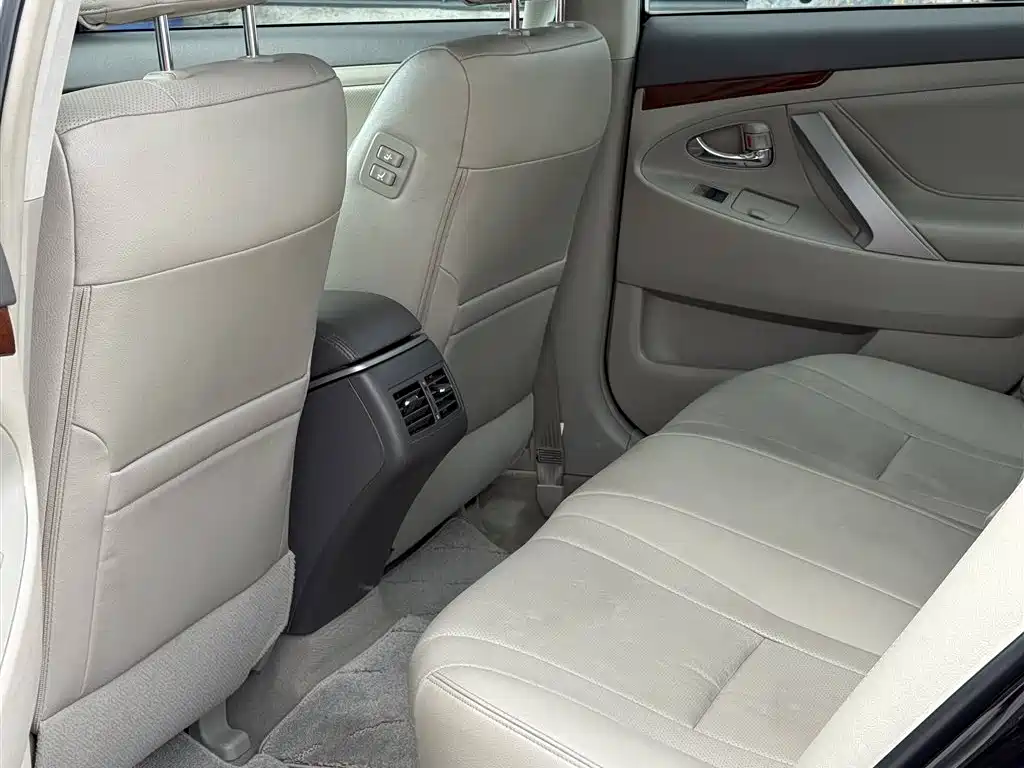 Toyota Camry 2013 200G Classic Luxury Edition фото 5
