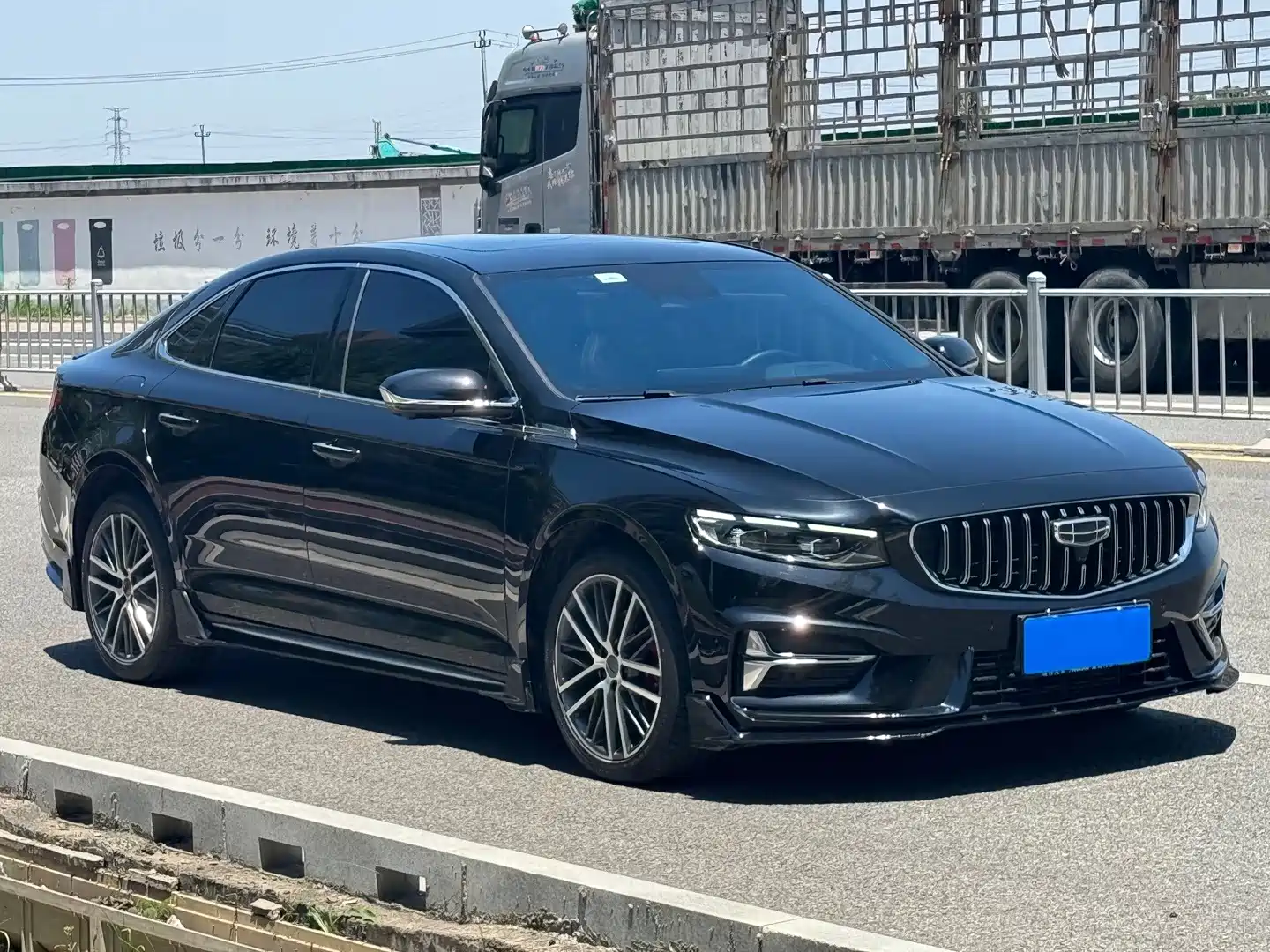 Фото 2 - Geely Preface