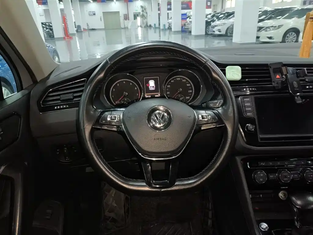 Volkswagen Tiguan L 2017 380TSI Automatic 4WD Luxury Edition фото 11
