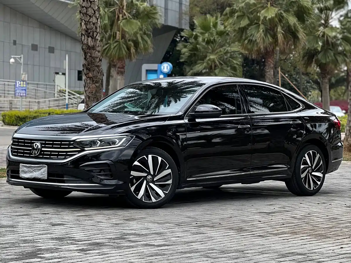 Volkswagen Passat 2022 330TSI Starlight Luxury Edition