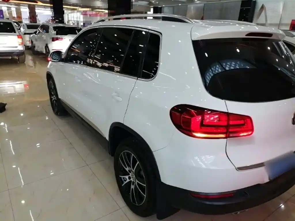 Volkswagen Tiguan 2015 1.8TSI Automatic 2WD Highline фото 5