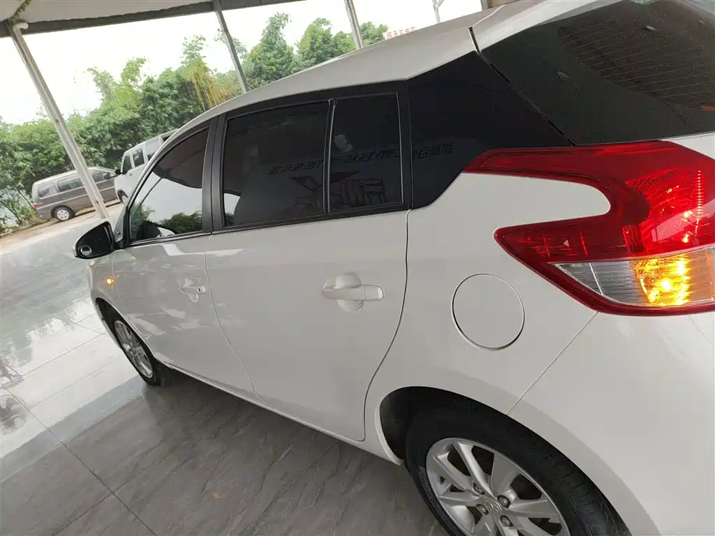 Toyota YARiS L Zhi Xuan 2015 1.5G Manual Sunroof Special Edition фото 4