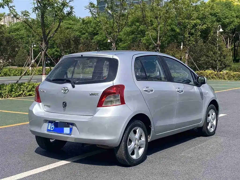 Toyota Yaris 2011 1.6GS Auto Sharp Edition фото 7