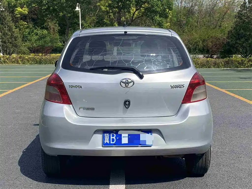 Toyota Yaris 2011 1.6GS Auto Sharp Edition фото 8