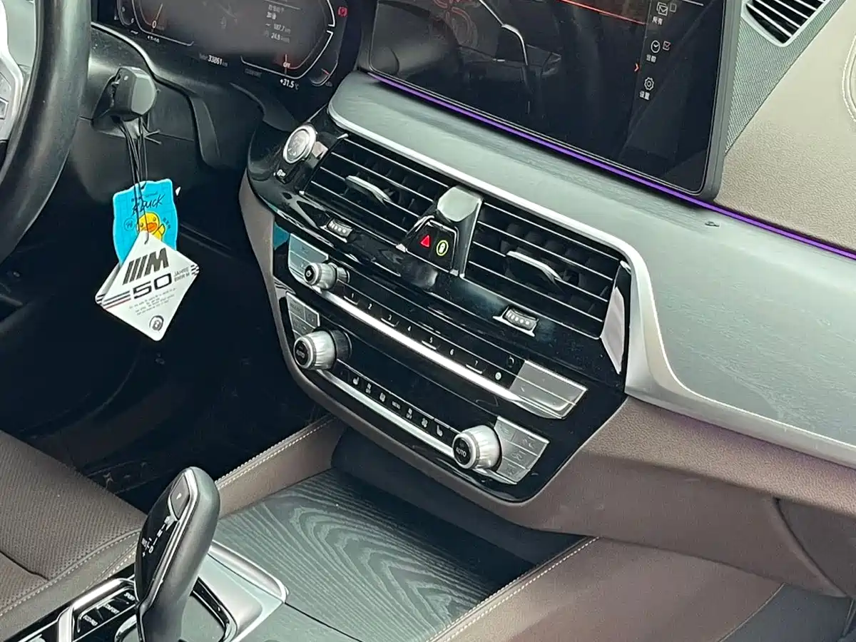 BMW 5 Series 2023 530Li Leading M Sport Package фото 9