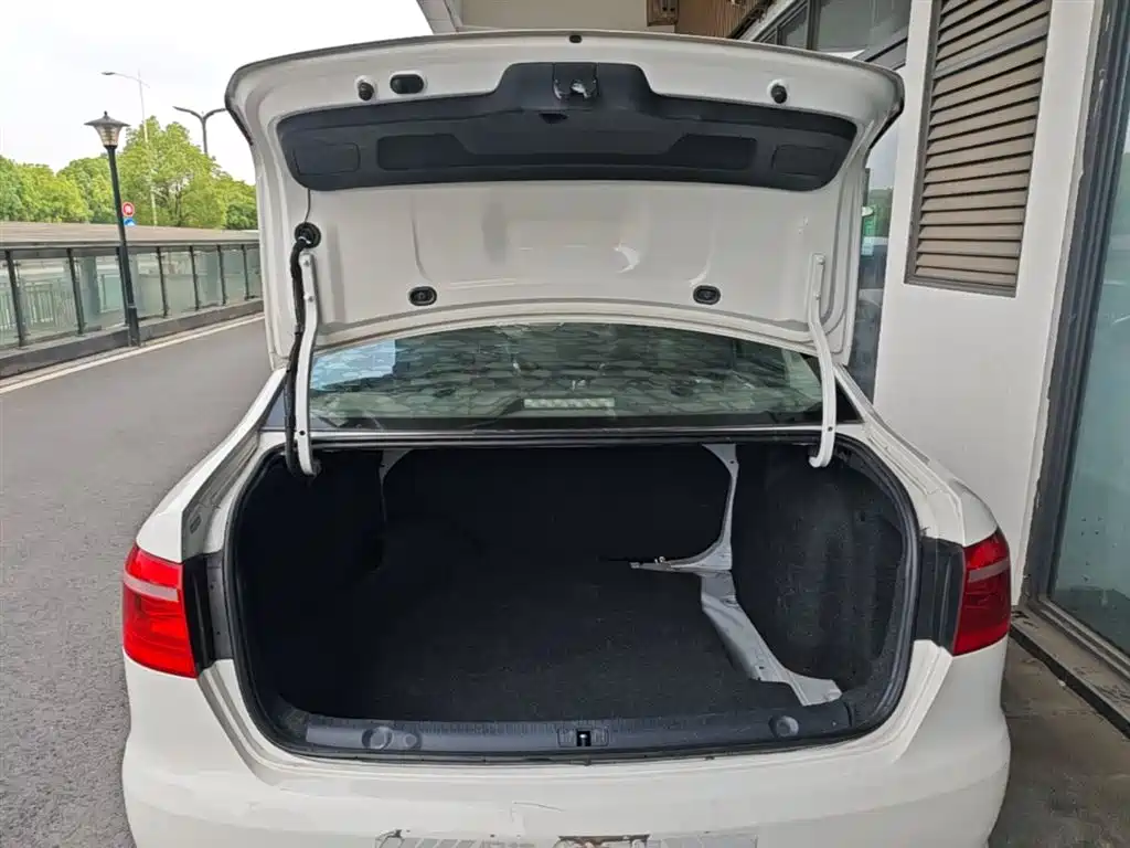 Volkswagen Lavida 2017 1.6L Automatic Comfort Edition фото 19