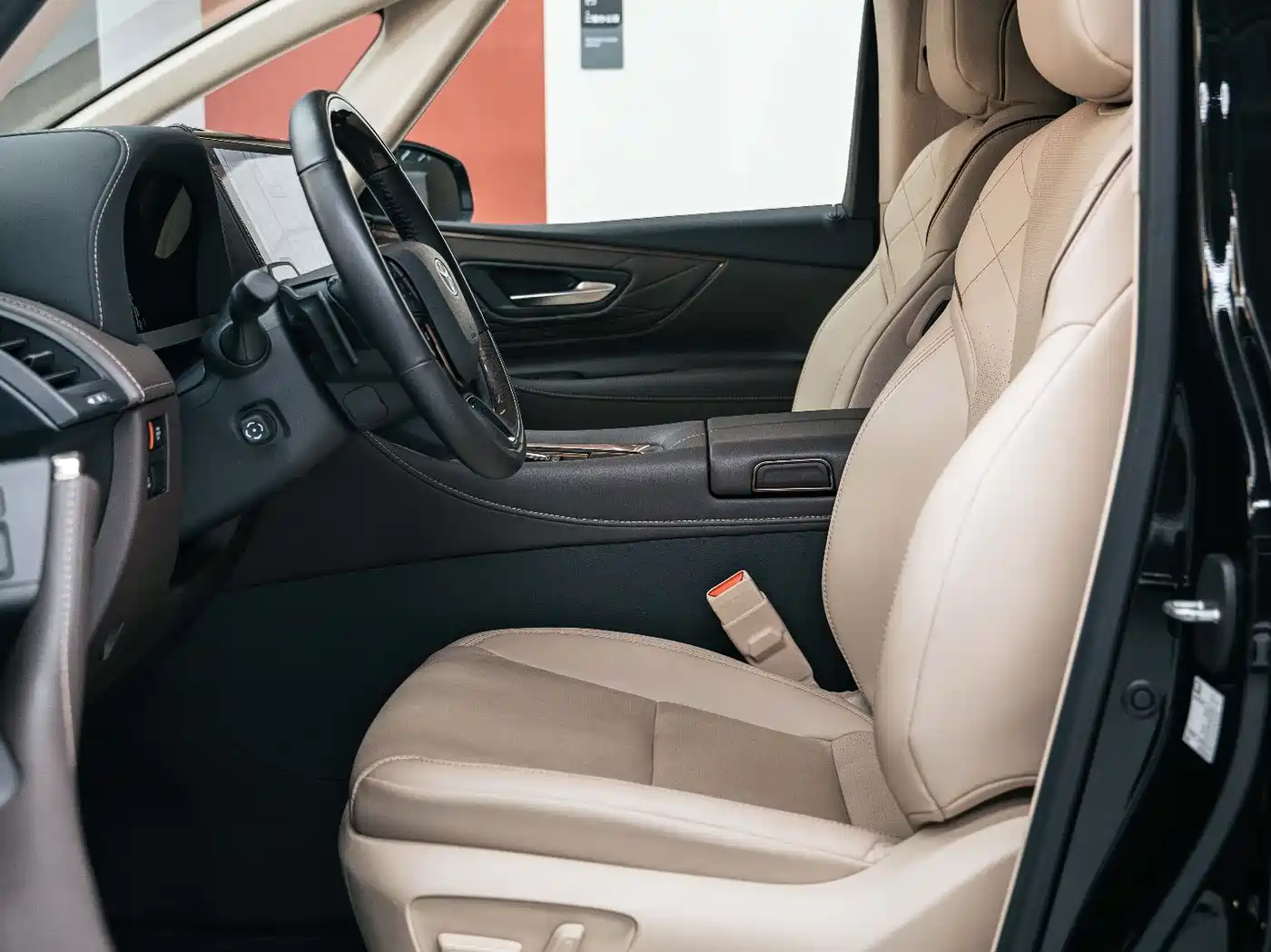 Toyota Alphard 2024 Hybrid 2.5L Ultimate Enjoyment Edition фото 11