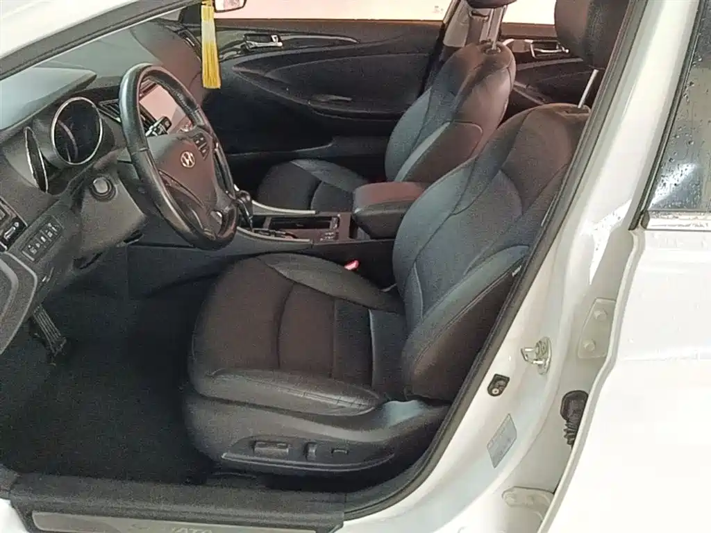 Hyundai Sonata 2014 2.0L Automatic Luxury фото 15