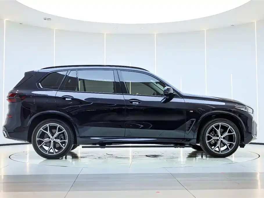 BMW X5 2023 xDrive 30Li Premium M Sport Black Night Package фото 4