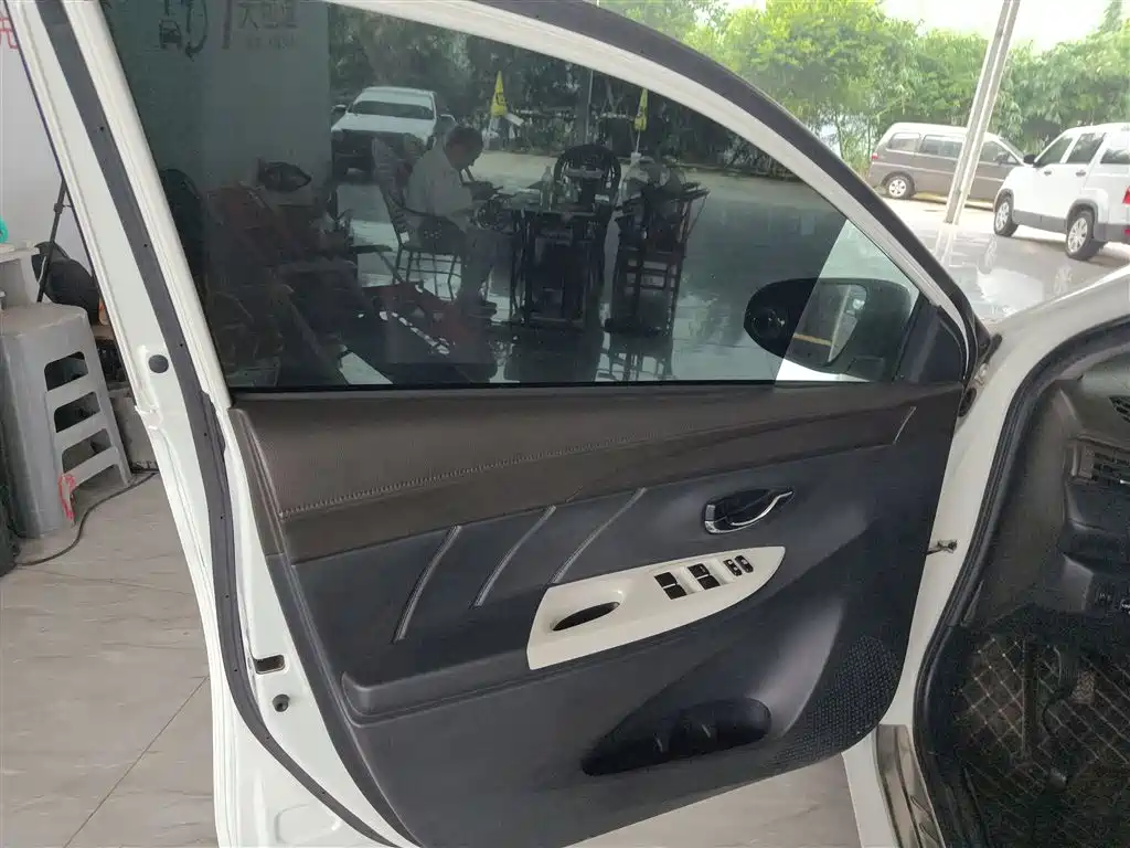 Toyota YARiS L Zhi Xuan 2015 1.5G Manual Sunroof Special Edition фото 21