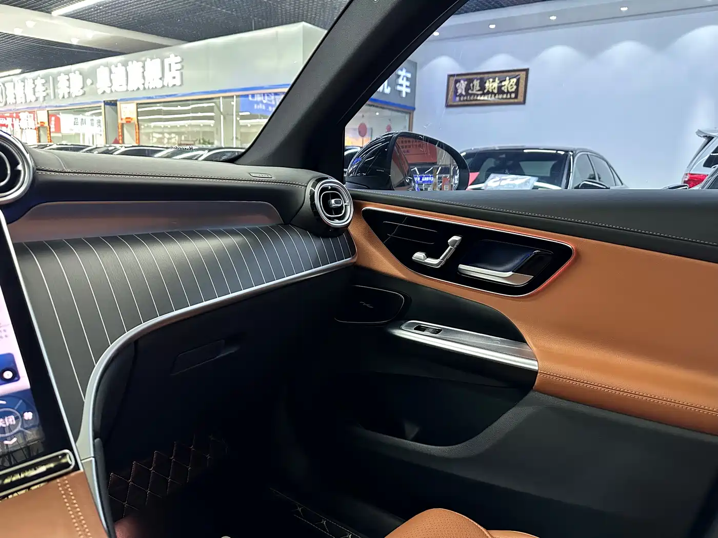 Mercedes-Benz GLC 2024 GLC 260 L 4MATIC Luxury 5-seater фото 13