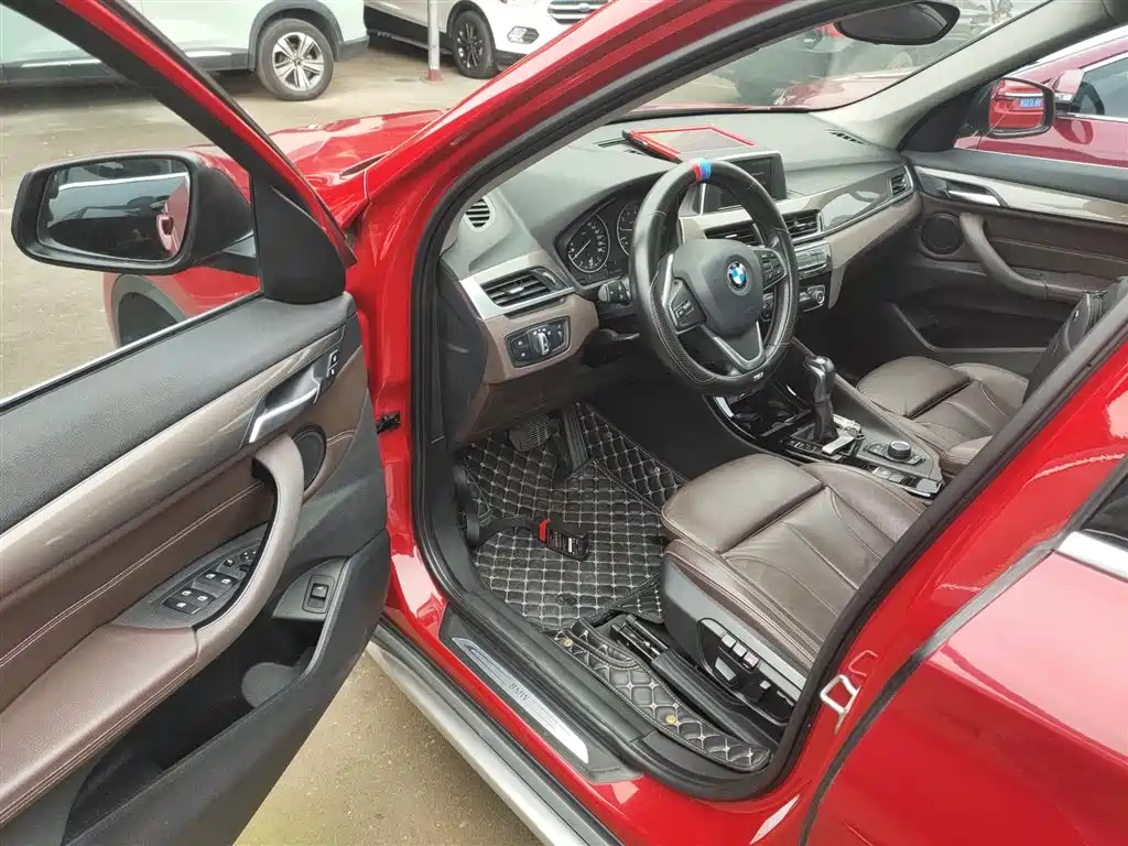 BMW X1 2018 sDrive18Li Premium Model фото 12