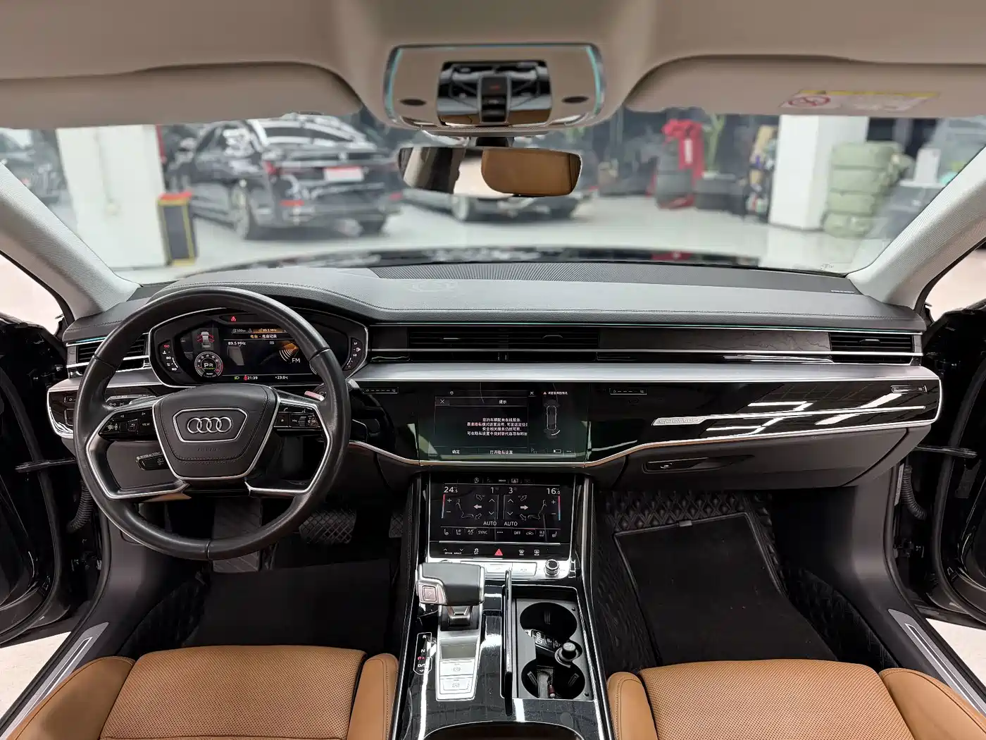 Фото 7 - Audi A8