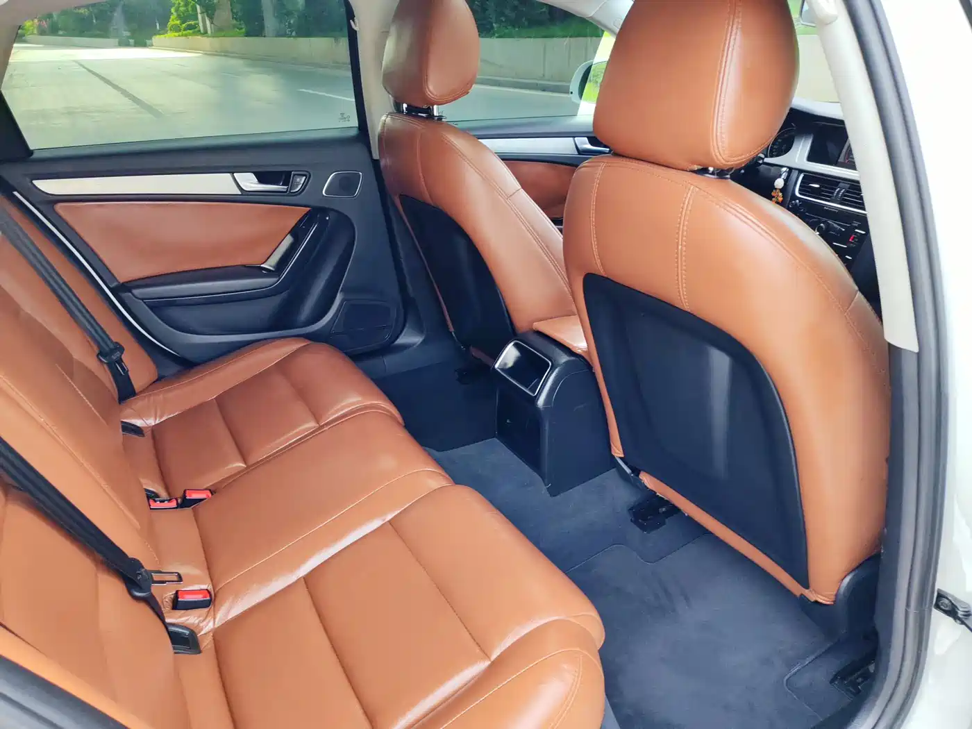 Audi A4L 2011 1.8 TFSI Comfort фото 17