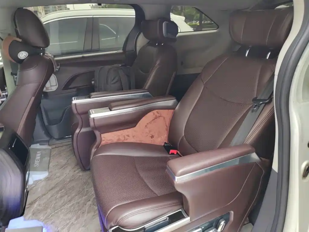 Toyota Sienna 2024 2.5L Hybrid Comfort Edition фото 15