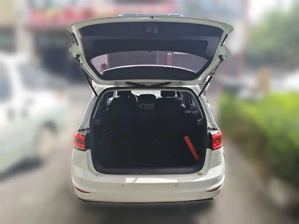 Volkswagen Golf Sportsvan 2016 1.6L Automatic Comfort фото 10