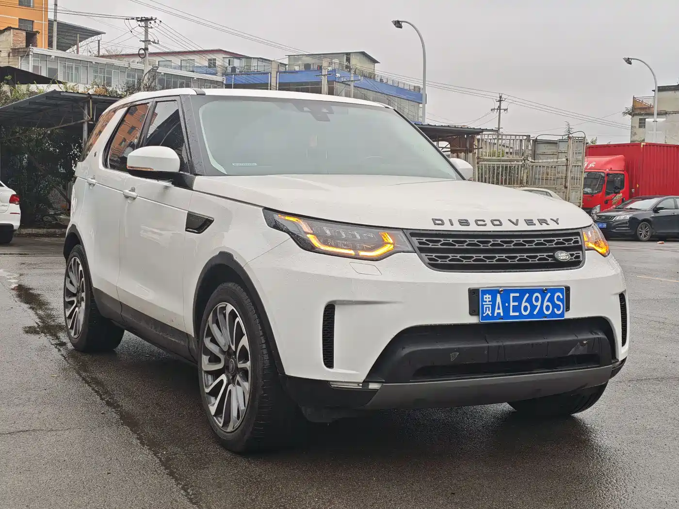 Land Rover Discovery 2017 3.0 SC V6 S фото 3