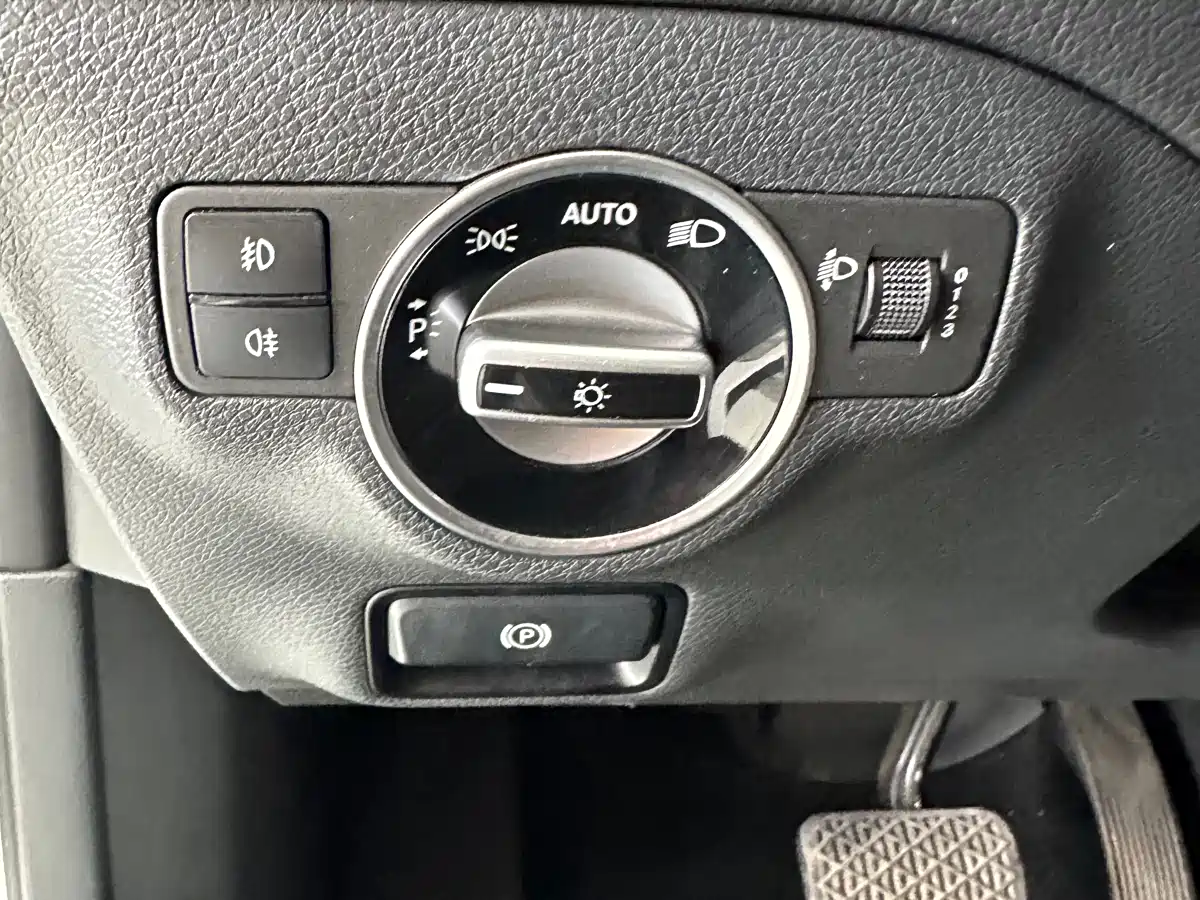 Mercedes-Benz GLA 2016 GLA 200 Dynamic фото 24