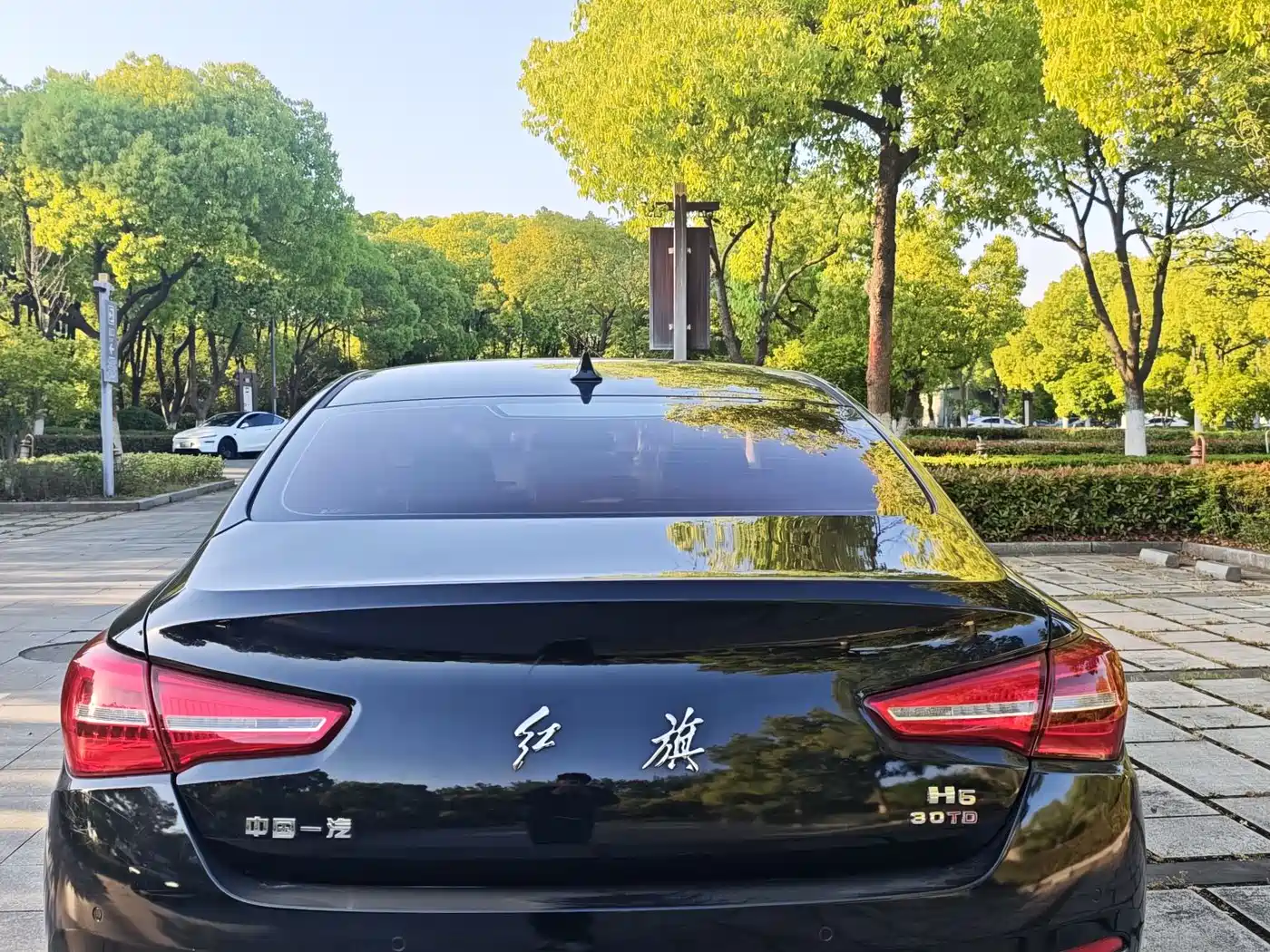 Hongqi H5 2018 30TD Smart Connect Rhythmic Edition фото 4