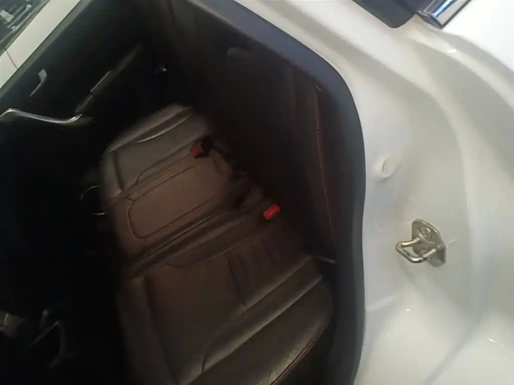 Haval H6 2013 Sport Edition 1.5T Manual 2WD Elite фото 17