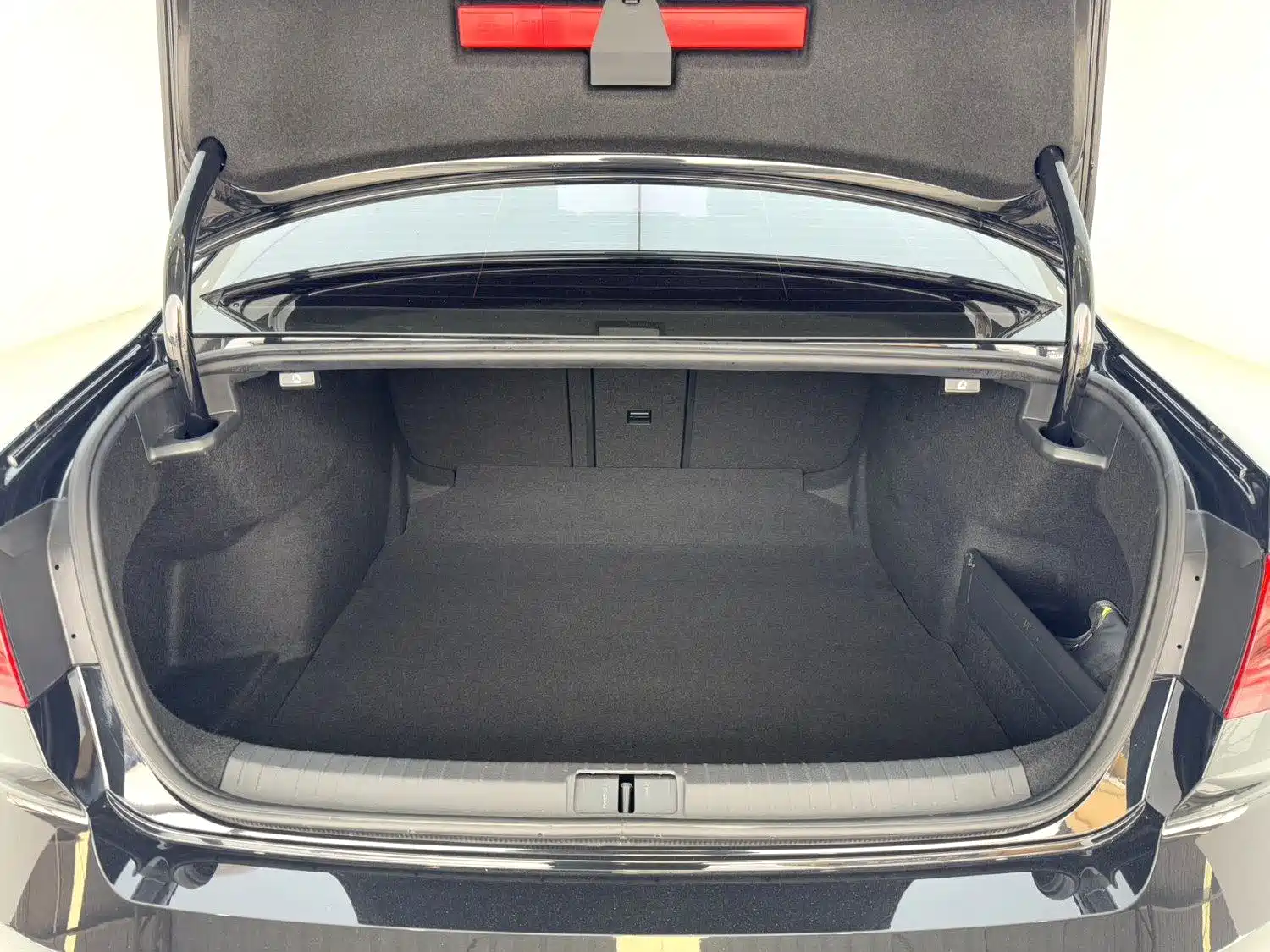 صورة 6 - Volkswagen Magotan