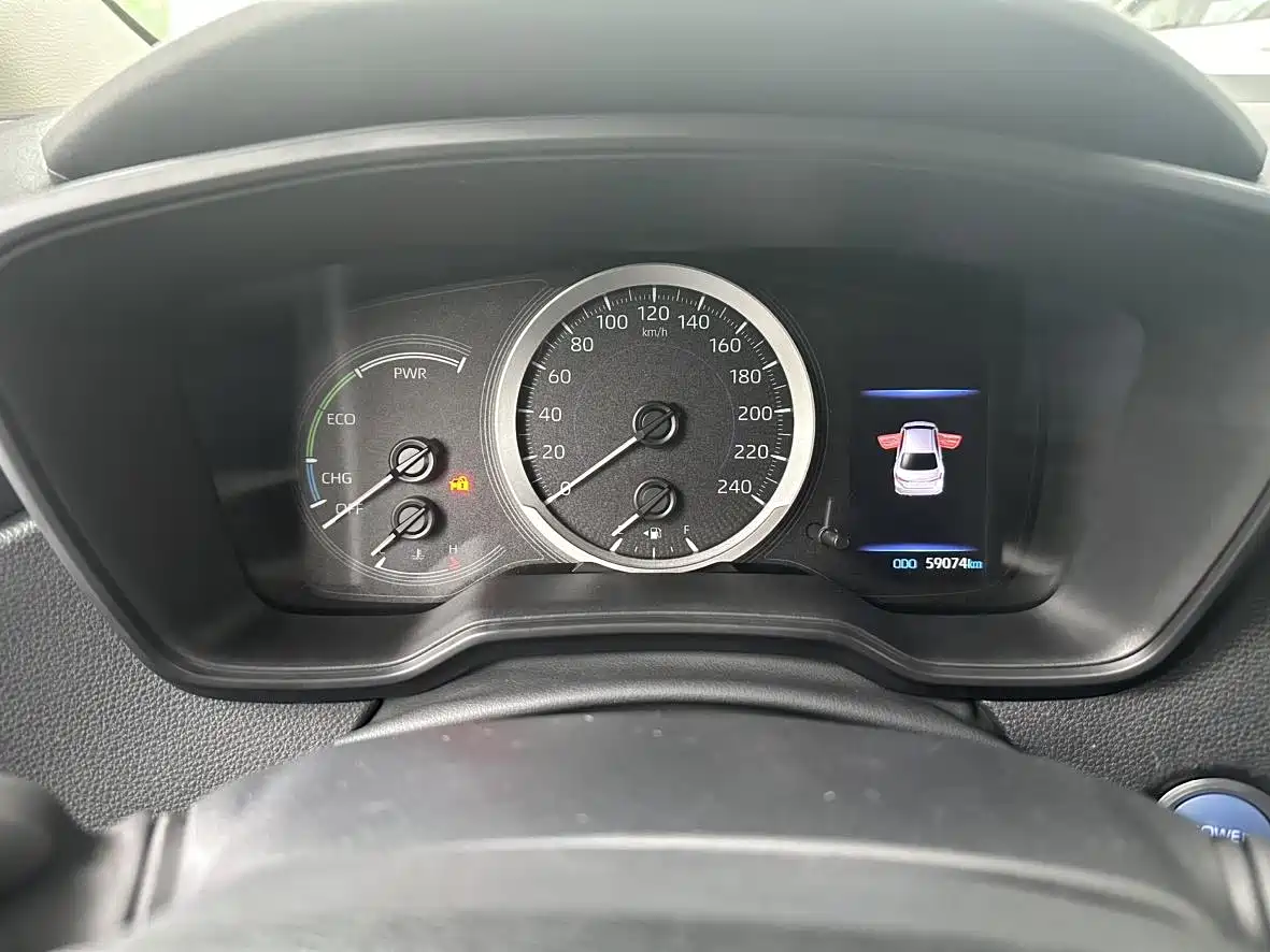 Toyota Corolla 2021 Hybrid 1.8L E-CVT Pioneer Edition фото 13