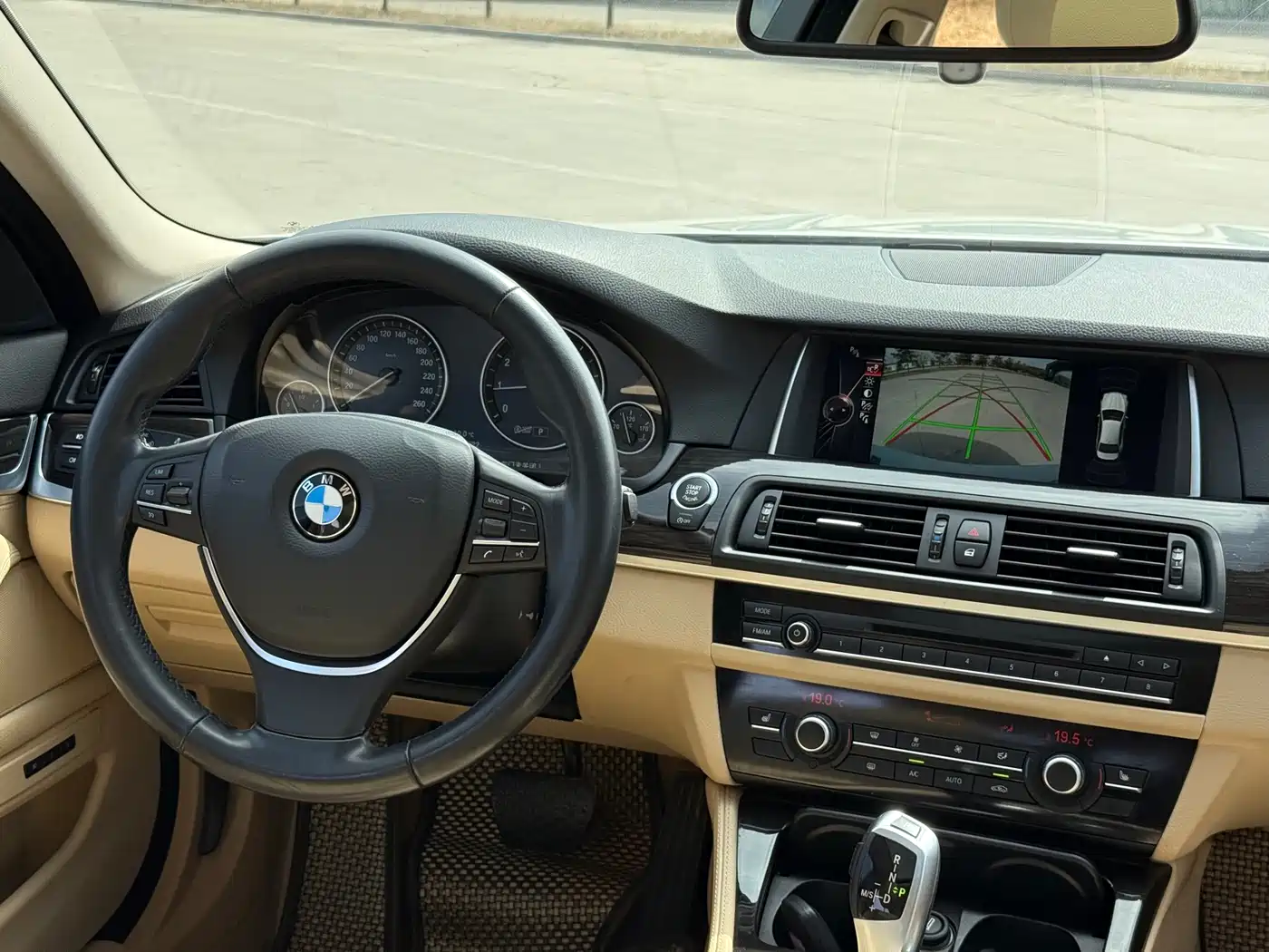 BMW 5 Series 2014 525Li Luxury Design Package фото 27