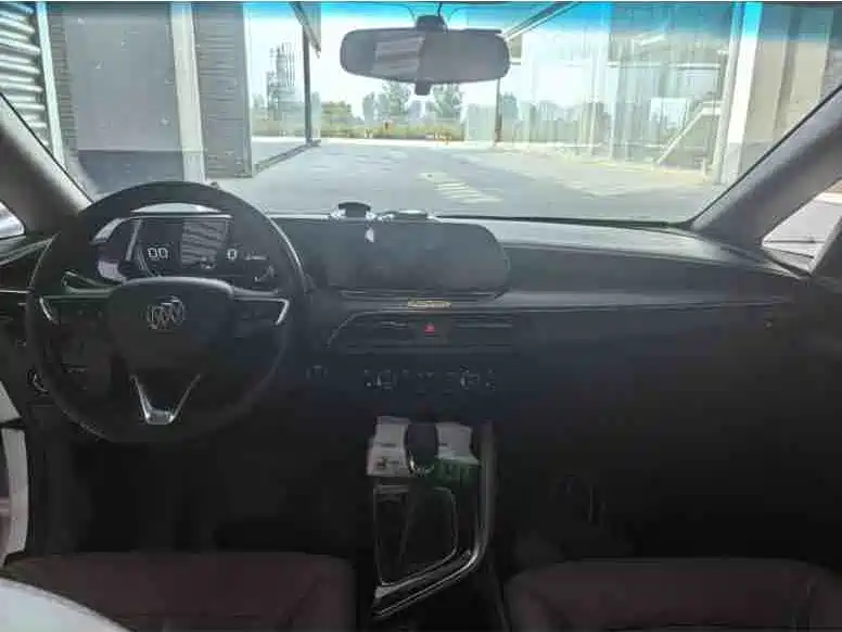 Photo 5 - Buick GL6