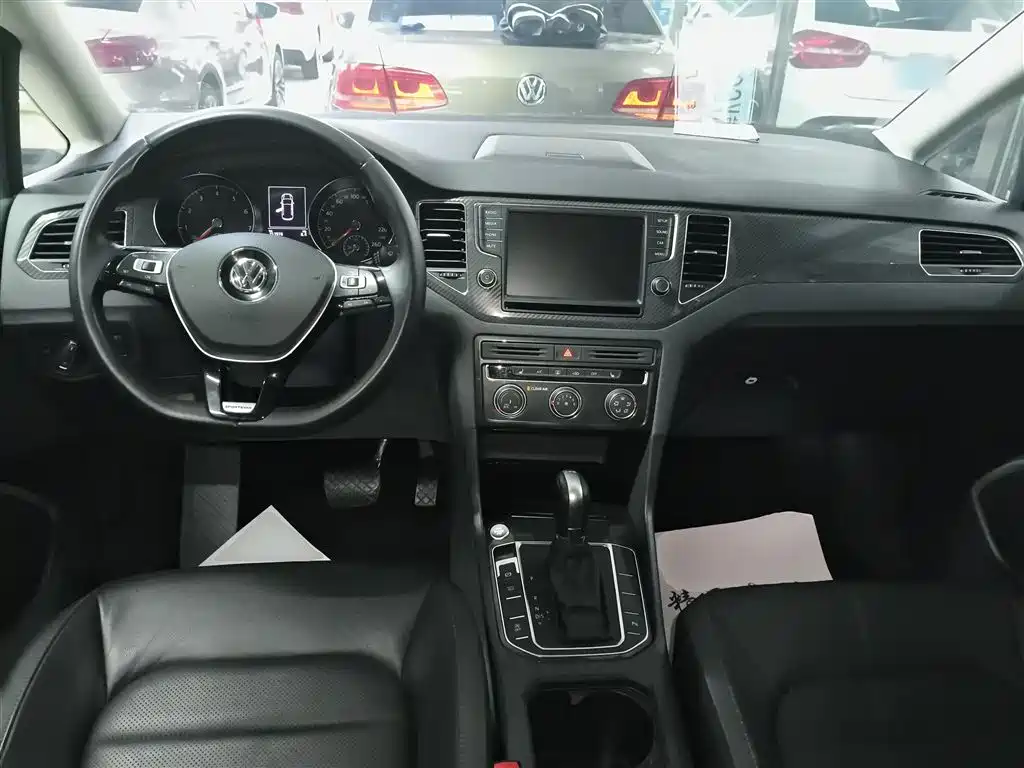 Volkswagen Golf Sportsvan 2016 230TSI Automatic Luxury фото 10