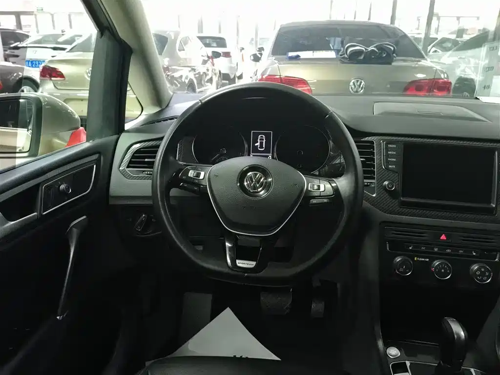 Volkswagen Golf Sportsvan 2016 230TSI Automatic Luxury фото 11