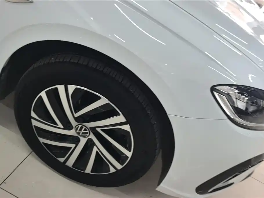 Volkswagen Lavida 2023 300TSI DSG Starlight Full Comfort Edition фото 6