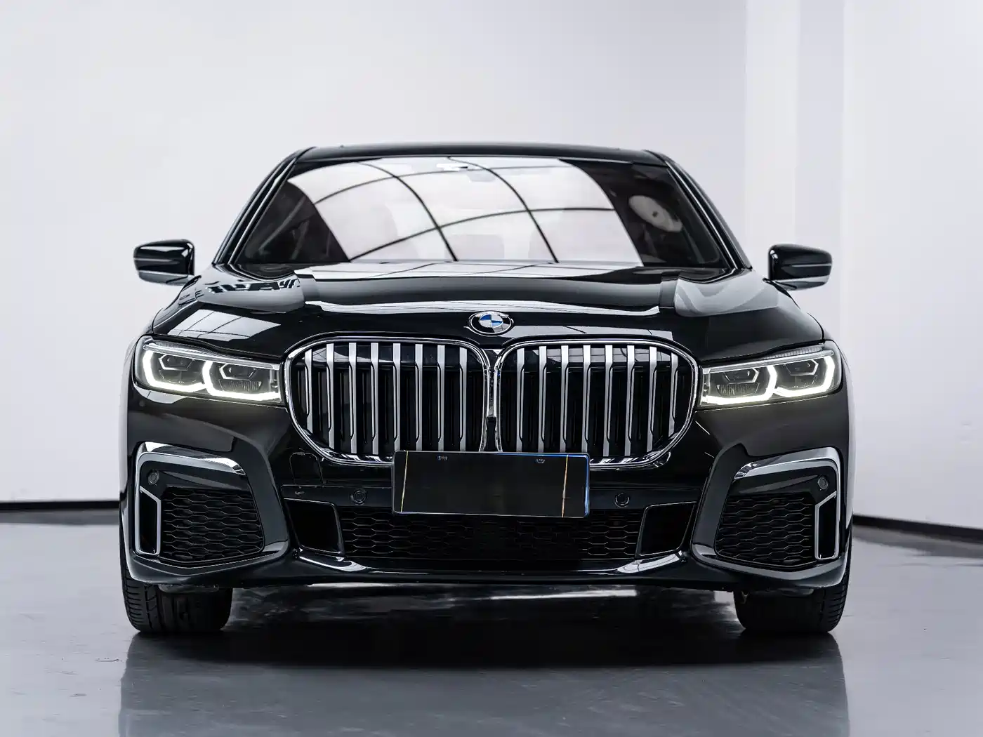 Photo 2 - BMW 7 Series