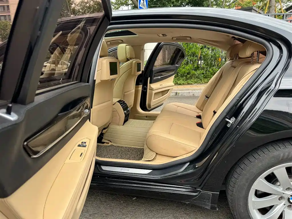 BMW 7 Series 2009 740Li Luxury фото 11