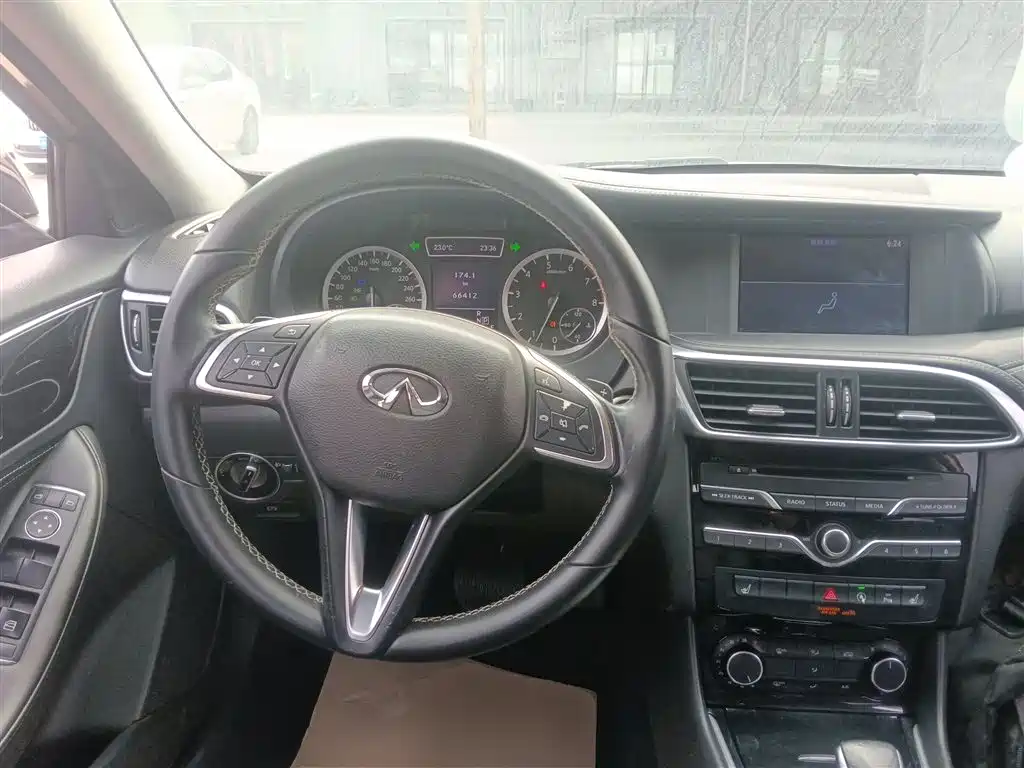 Infiniti QX30 2018 2017 1.6T 2WD Fashion Edition