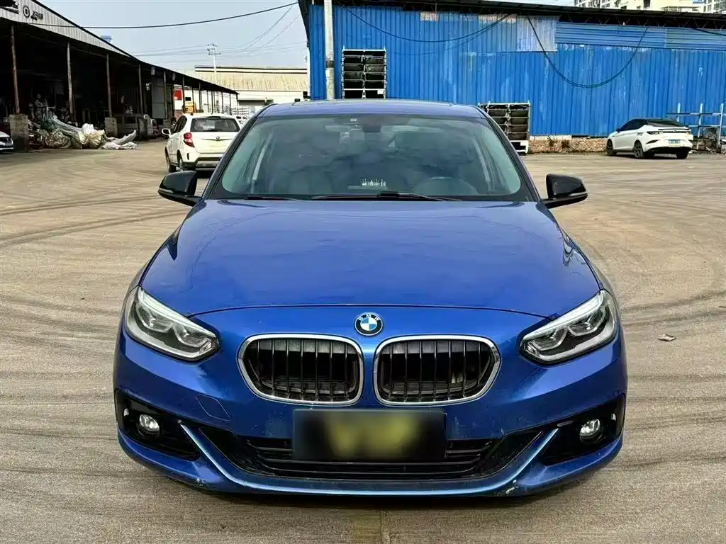 BMW 1 Series 2017 118i Sport фото 3