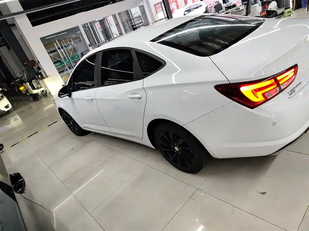 Buick Verano 2019 Sedan 15S Auto Leading фото 4