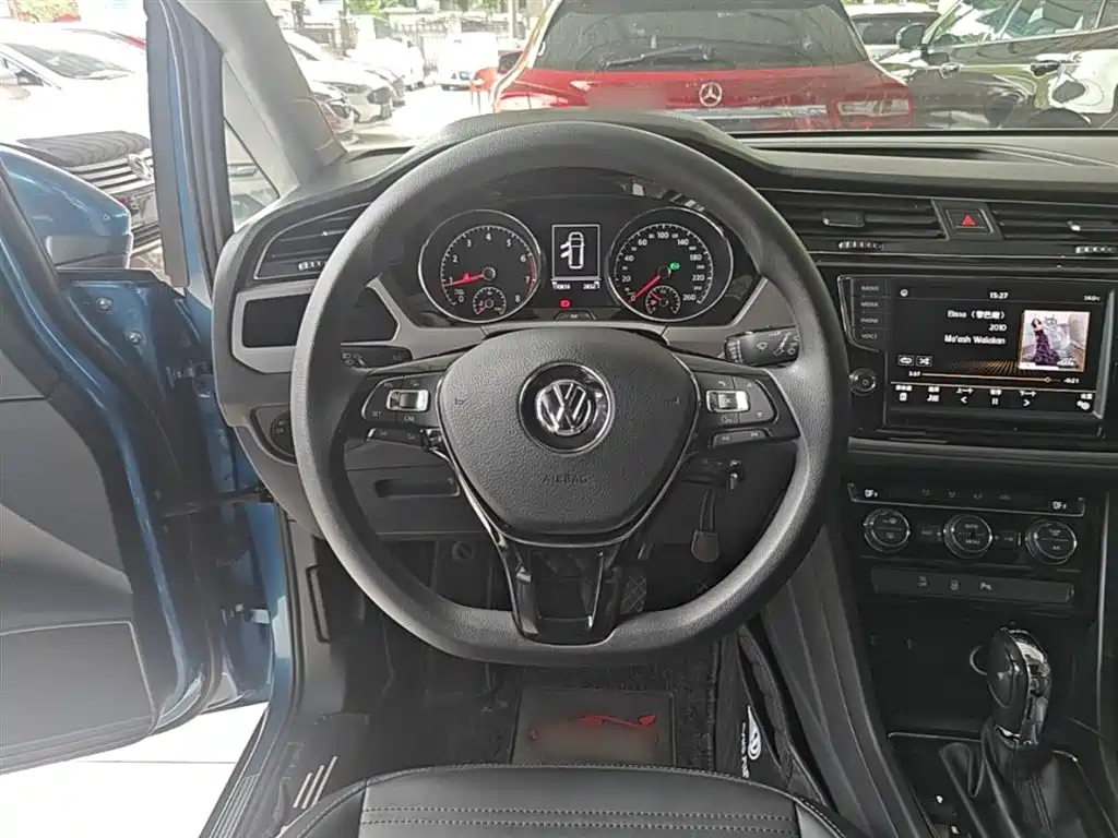 Volkswagen Touran 2018 Touran L 280TSI DSG Comfort 7-seater China V фото 11