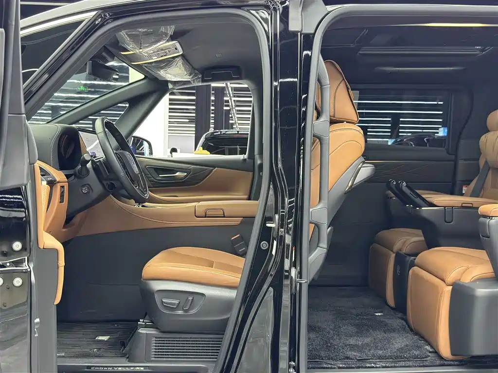 Toyota Vellfire 2024 Crown Hybrid 2.5L Executive Premium Edition фото 6