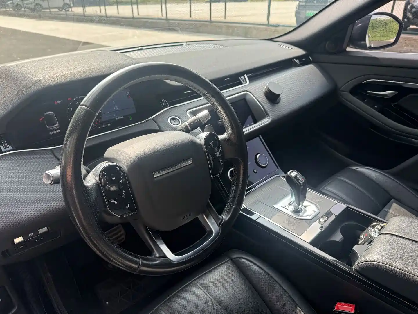 Photo 8 - Land Rover Range Rover Evoque