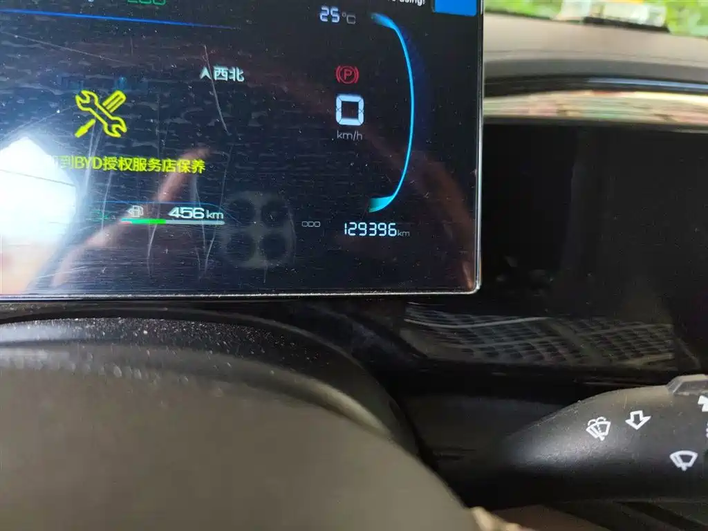 BYD Qin PLUS 2024 Glory Edition DM-i 55KM Leading фото 5