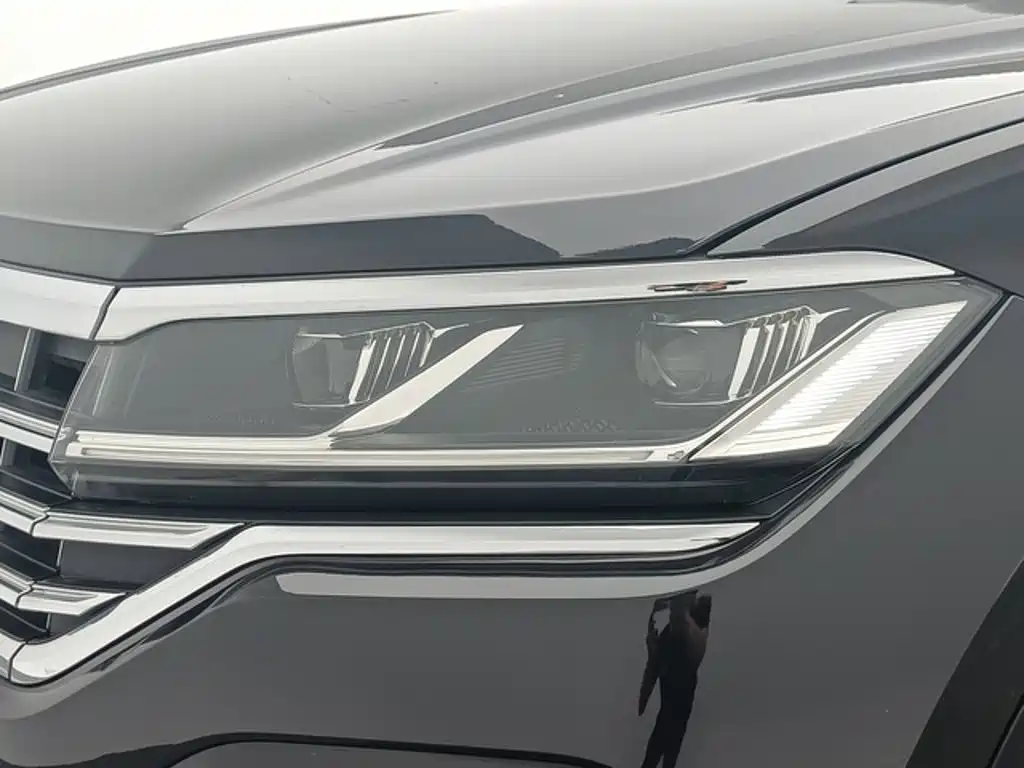 Фото 14 - Volkswagen Touareg