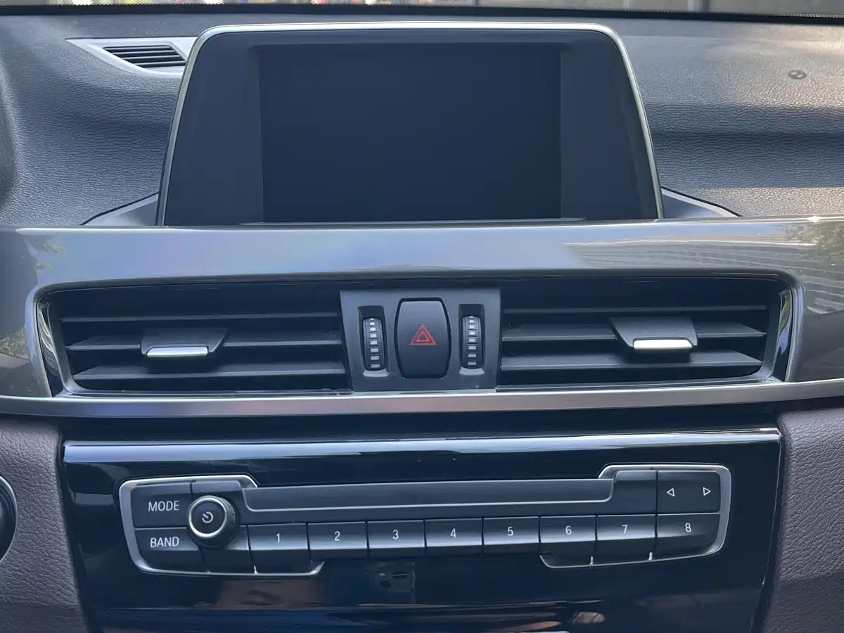 BMW X1 2019 sDrive18Li Premium Model фото 15
