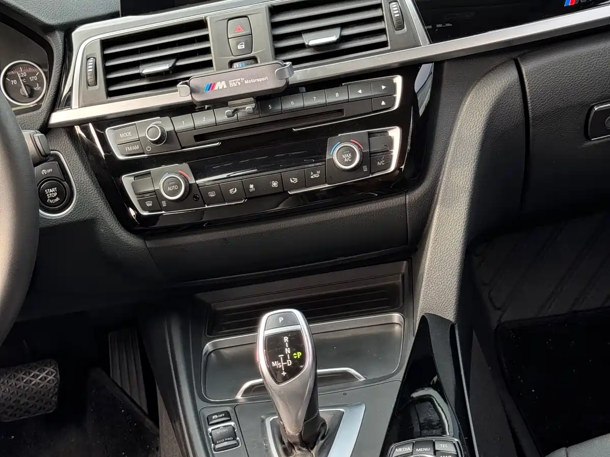 BMW 3 Series 2017 320Li M Sport фото 9