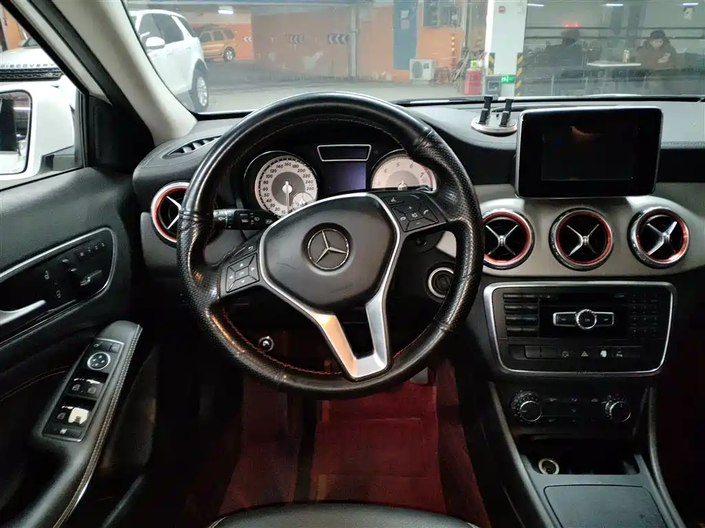 Mercedes-Benz GLA 2015 GLA 200 Fashion фото 7